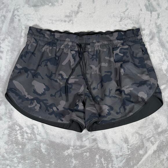Zyia Active Reversible Camo Shorts Women’s Size Large – Performance Athletic Gym - Picture 2 of 8